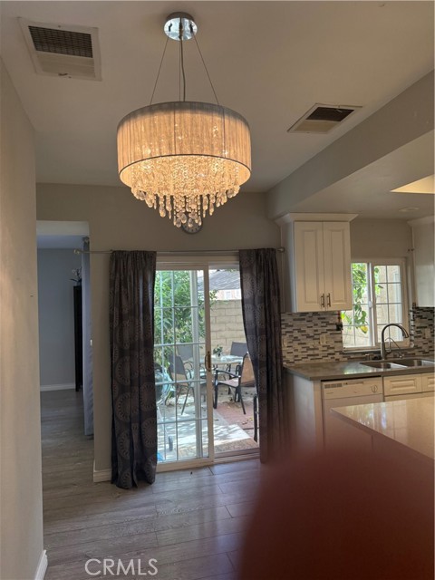 Detail Gallery Image 11 of 18 For 7615 Glade Ave #116,  Canoga Park,  CA 91304 - 4 Beds | 3 Baths