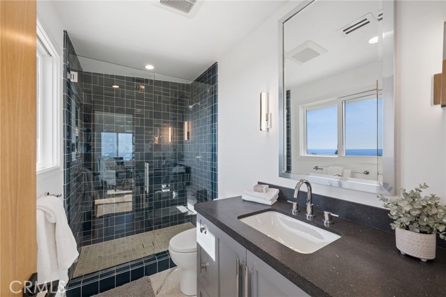 Detail Gallery Image 35 of 53 For 723 Balboa Ave, Laguna Beach,  CA 92651 - 4 Beds | 4/1 Baths