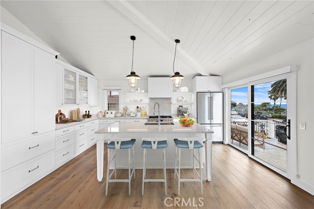 350 Cliff, Laguna Beach CA: https://media.crmls.org/medias/0907ba5e-32c7-4899-85cc-6602d9eafe04.jpg