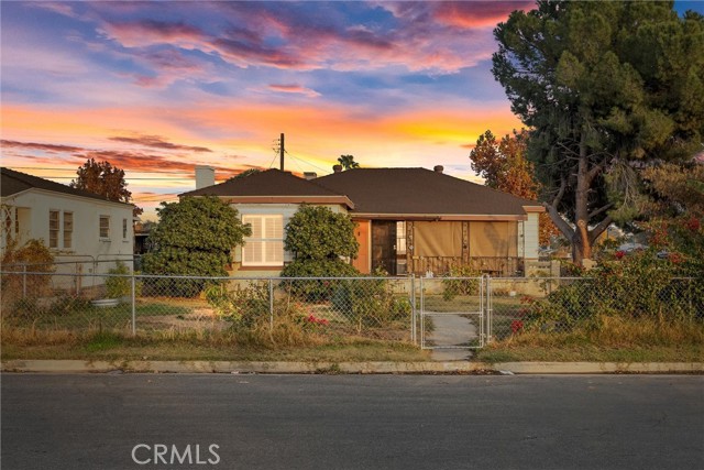 Detail Gallery Image 1 of 25 For 216 Bedford Way, Bakersfield,  CA 93308 - 3 Beds | 1 Baths