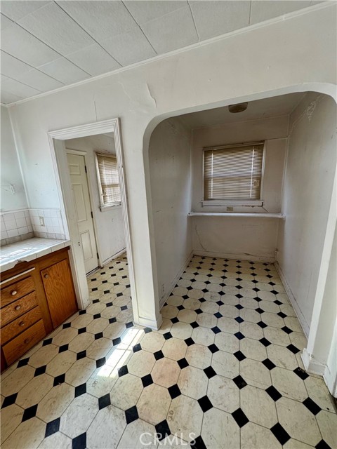 2046 S Ridgeley Drive, Los Angeles CA: https://media.crmls.org/medias/0908409c-fb0c-46d0-a41f-0e91de74f7ac.jpg