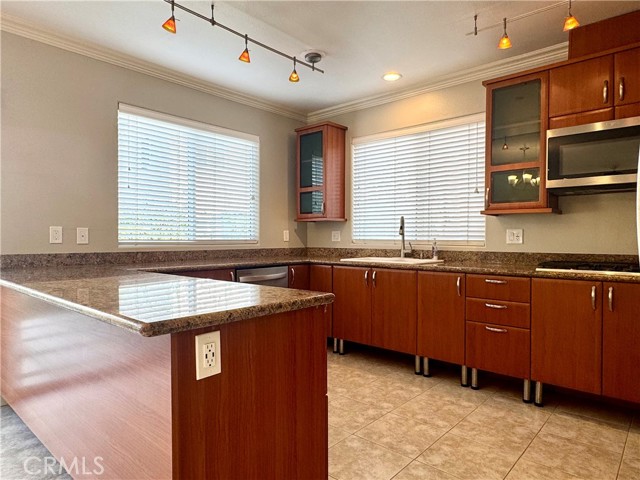 Detail Gallery Image 7 of 27 For 2219 Grant Ave #C,  Redondo Beach,  CA 90278 - 3 Beds | 2/1 Baths