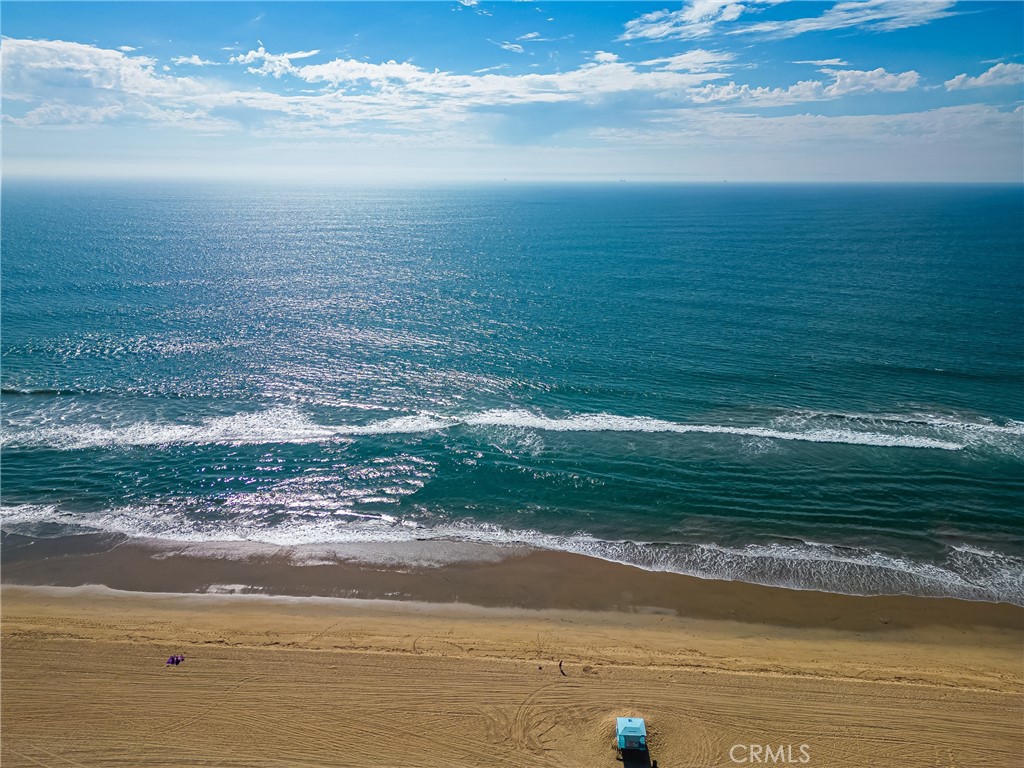 https://media.crmls.org/medias/090b4012-912b-4566-8a80-cee245fd0400.jpg?preset=X-Large