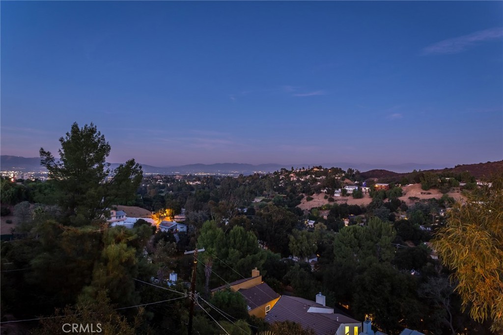 https://media.crmls.org/medias/090c1909-ef01-4370-af64-d5a8ead3c434.jpg?preset=X-Large