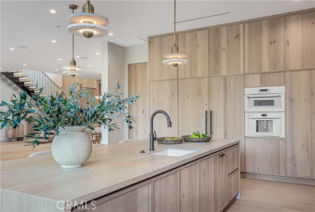 Detail Gallery Image 10 of 34 For 4830 Valjean Ave, Encino,  CA 91436 - 5 Beds | 5/1 Baths