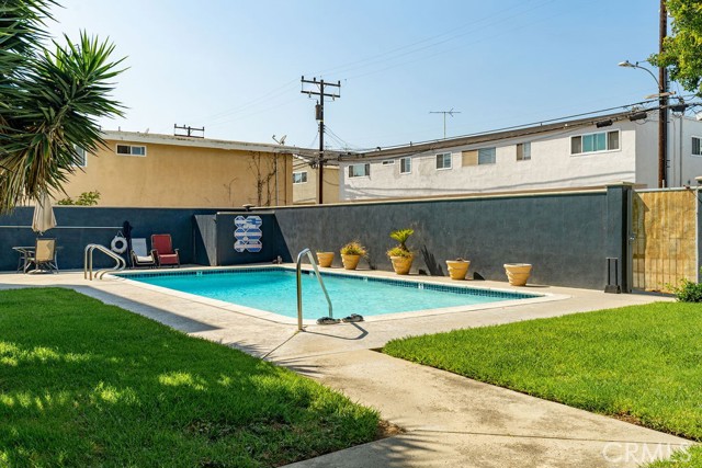 1321 Beryl Street, Redondo Beach CA: https://media.crmls.org/medias/090d0c4d-d611-47bd-8d27-7ba269b5e680.jpg