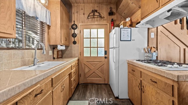 613 E Victoria Court, Lake Arrowhead, CA 92352