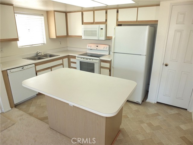 Detail Gallery Image 7 of 24 For 3456 Hathaway Ave #338,  Long Beach,  CA 90815 - 1 Beds | 1 Baths