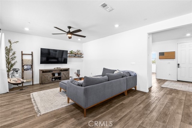 Detail Gallery Image 2 of 36 For 1815 Chelsea Ct, Plumas Lake,  CA 95961 - 5 Beds | 3 Baths