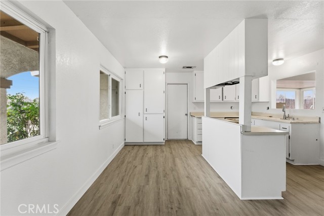 Detail Gallery Image 7 of 41 For 10312 Hawthorne Ave, Hesperia,  CA 92345 - 3 Beds | 3 Baths