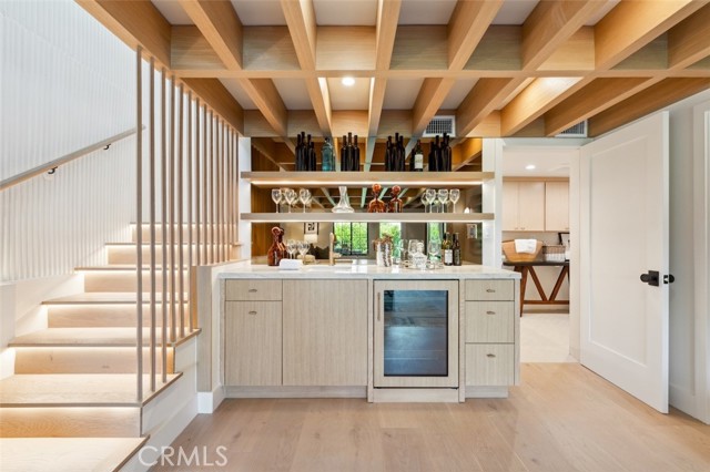 13817 Valley Vista Blvd, Sherman Oaks CA: https://media.crmls.org/medias/090fb932-93a4-467a-b876-0a3f04ad4921.jpg