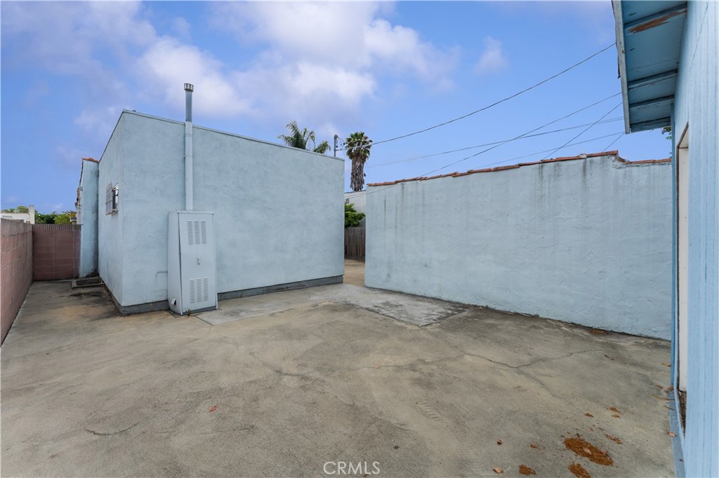 https://media.crmls.org/medias/0910534d-25c7-452f-88f3-3f45d0799a88.jpg?preset=X-Large