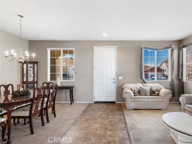 Detail Gallery Image 7 of 42 For 12685 Biscayne, Victorville,  CA 92392 - 5 Beds | 3/1 Baths