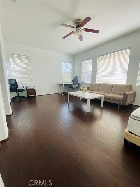 22421 Hawthorn Avenue, Moreno Valley CA: https://media.crmls.org/medias/091222d0-e786-4357-815d-16e8c860a415.jpg