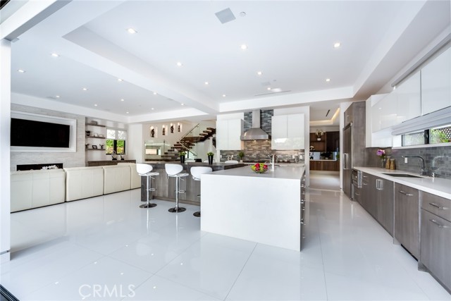 12732 Hortense Street, Studio City CA: https://media.crmls.org/medias/09126357-c182-449f-a7c6-d39fe225f67a.jpg