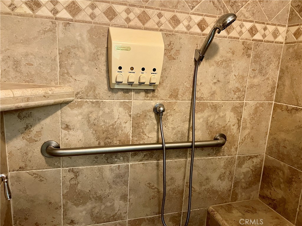 https://media.crmls.org/medias/0912d1a8-8d09-4285-9a0c-eb67d0fa6e72.jpg?preset=X-Large