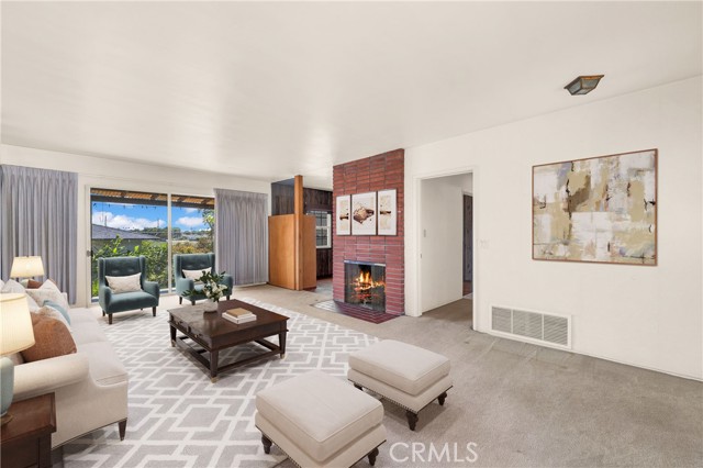 321 E Oakmont Drive, Montebello CA: https://media.crmls.org/medias/09132177-5170-404c-ac87-283c8568fd27.jpg