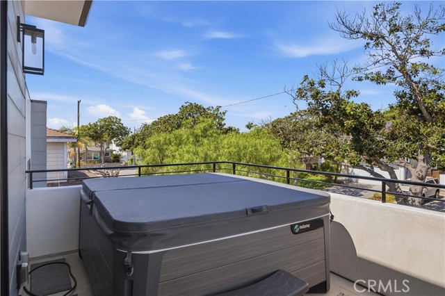 Detail Gallery Image 31 of 41 For 2504 Fisk Ln, Redondo Beach,  CA 90278 - 4 Beds | 3/1 Baths