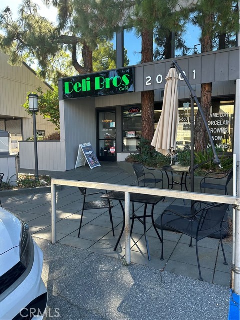 20301 Ventura Boulevard, Woodland Hills CA: https://media.crmls.org/medias/091522a0-bcef-4eb1-8fd9-eed2b426a616.jpg
