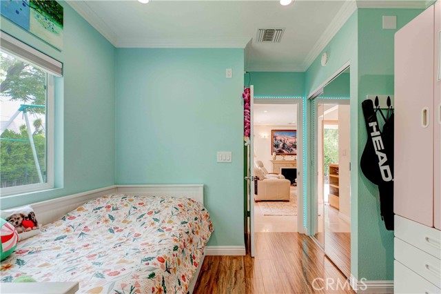 Detail Gallery Image 35 of 52 For 1800 W Kenneth Rd, Glendale,  CA 91201 - 3 Beds | 1/1 Baths