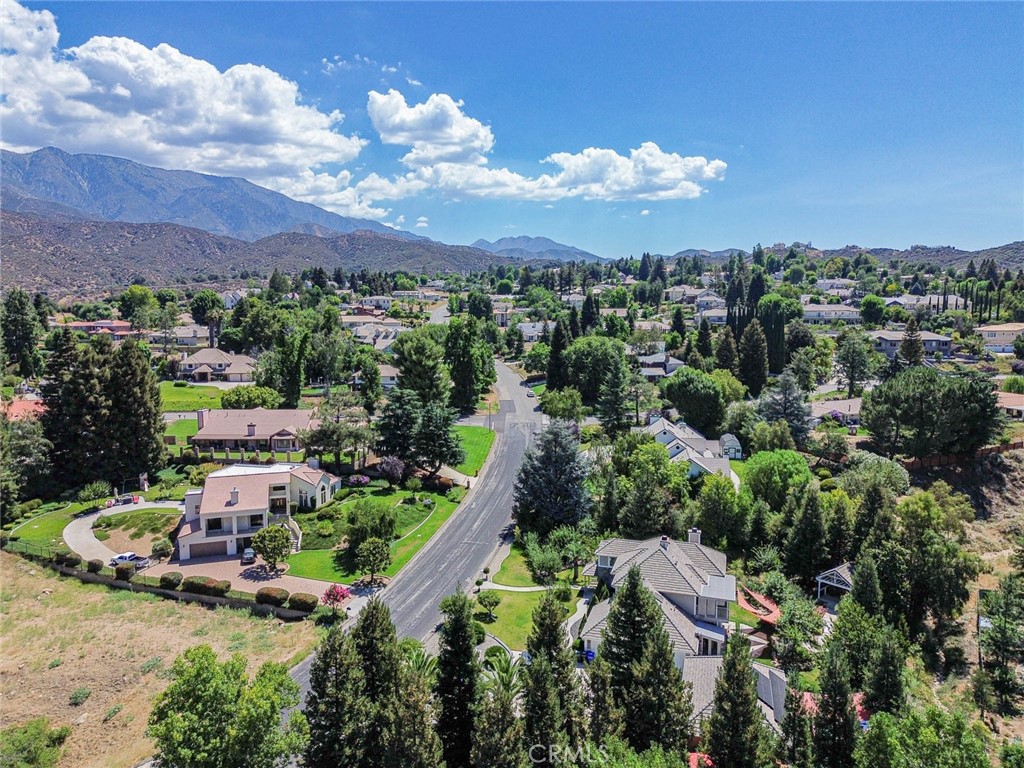 https://media.crmls.org/medias/091597c0-8987-4d4d-a856-956038aec5a5.jpg?preset=X-Large