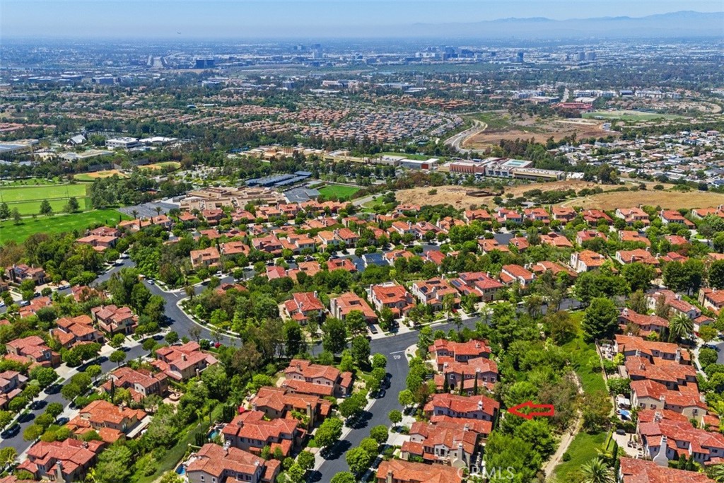 https://media.crmls.org/medias/0916dcd0-2d0f-475e-9289-5417a7d73e90.jpg?preset=X-Large