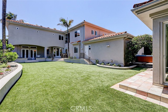 Detail Gallery Image 6 of 70 For 819 11th St, Manhattan Beach,  CA 90266 - 6 Beds | 5/2 Baths