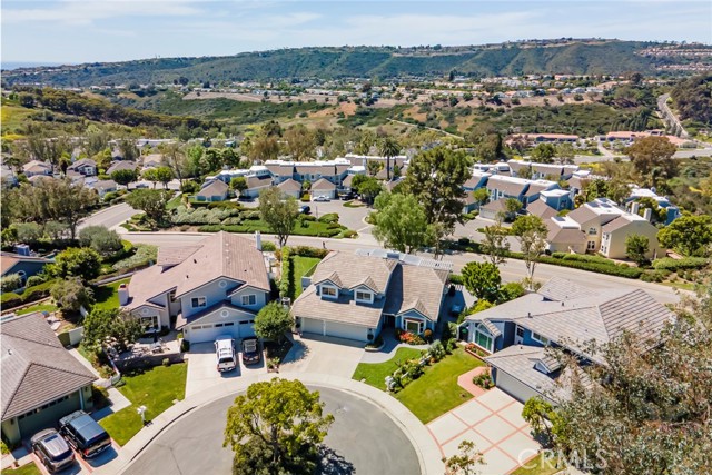 Image 43 of 63 For 3 Taylor Place