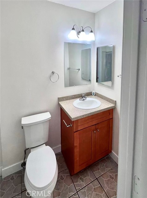 Detail Gallery Image 4 of 9 For 4109 W 5th St #C3,  Santa Ana,  CA 92703 - 2 Beds | 2 Baths