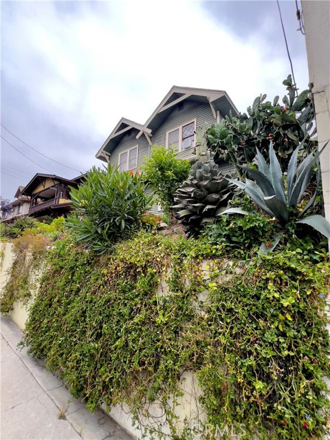 1830 Roosevelt Avenue, Los Angeles, California 90006, 3 Bedrooms Bedrooms, ,1 BathroomBathrooms,Single Family Residence,For Sale,Roosevelt,DW24113842