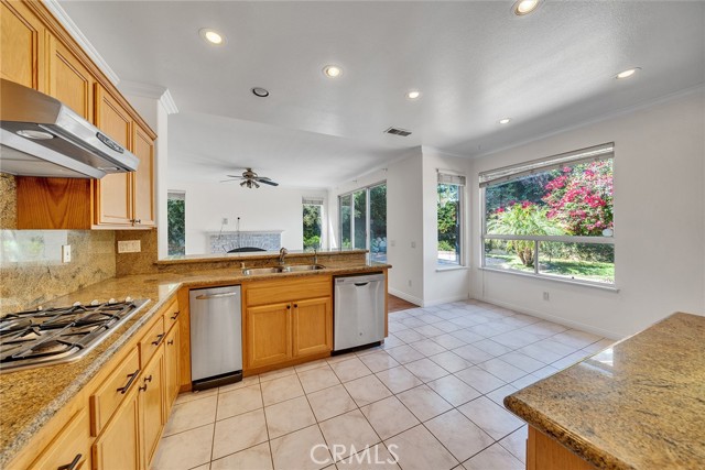 Detail Gallery Image 10 of 33 For 2357 Laurelwood Dr, Thousand Oaks,  CA 91362 - 4 Beds | 3 Baths