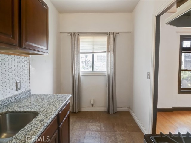 1030 East Ocean Boulevard, Long Beach CA: https://media.crmls.org/medias/0918bdb8-20e4-42f3-9ca5-73c5ffedd1af.jpg