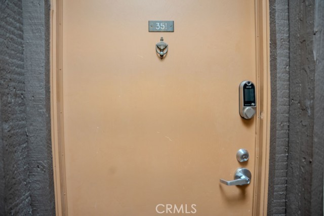 525 S Ardmore Avenue, Los Angeles CA: https://media.crmls.org/medias/0918ff2f-0804-4588-af47-1f9926e7053b.jpg