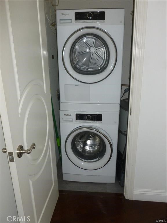 700 E Ocean Boulevard, Long Beach CA: https://media.crmls.org/medias/09195392-4618-48cd-b9af-00bc4b188af0.jpg