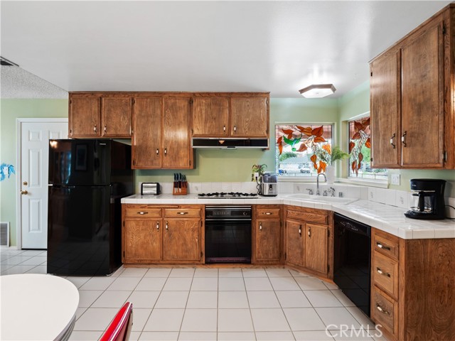 Detail Gallery Image 5 of 24 For 27927 Honeycomb Dr, Saugus,  CA 91350 - 3 Beds | 2 Baths