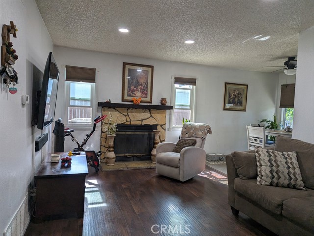 Detail Gallery Image 9 of 43 For 7852 Grace Ave, Fontana,  CA 92336 - 3 Beds | 2/1 Baths