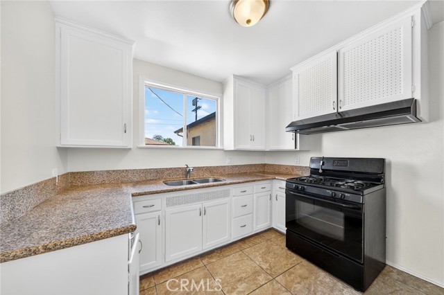 Detail Gallery Image 11 of 38 For 7046 Murietta, Van Nuys,  CA 91405 - 4 Beds | 2 Baths