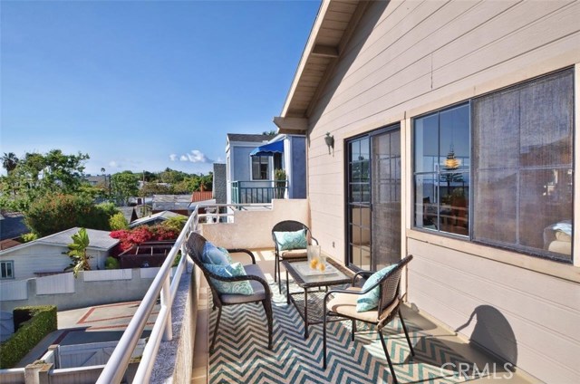 109 Guadalupe Avenue, Redondo Beach, California 90277, 4 Bedrooms Bedrooms, ,2 BathroomsBathrooms,Residential,Sold,Guadalupe,PV17120512