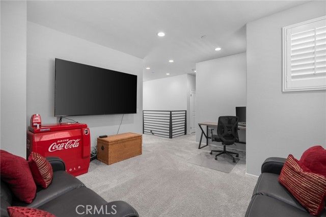 16076 Pesaro Lane, Fontana CA: https://media.crmls.org/medias/091cb6bc-1949-482a-90ef-0b39921d52c9.jpg