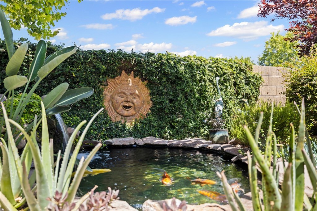 https://media.crmls.org/medias/091cdcc0-0db4-41bb-8de7-3b379184d857.jpg?preset=X-Large