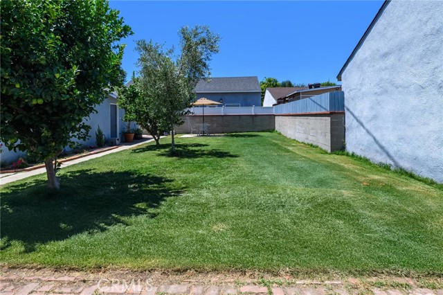 321 N Keystone Street, Burbank CA: https://media.crmls.org/medias/091d0156-57d8-4773-8335-d4de6a9f88fb.jpg