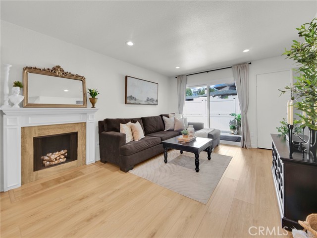 28839 Conejo View Drive, Agoura Hills CA: https://media.crmls.org/medias/091d89cf-e625-4faa-98b3-a0b1d19c225b.jpg