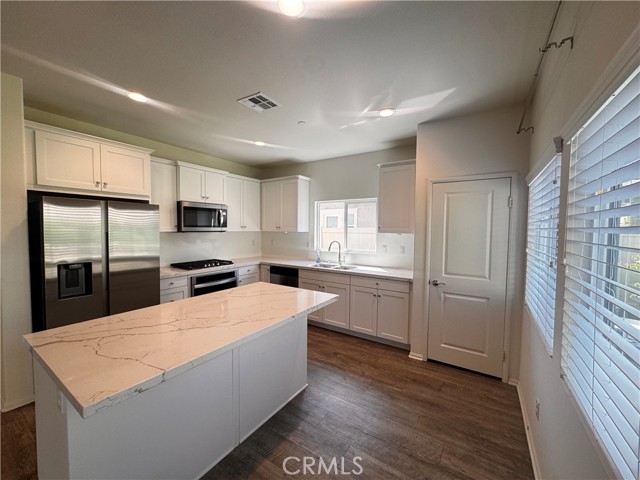 24054 Kerrigan Drive, Menifee CA: https://media.crmls.org/medias/091e1bb1-f219-428c-bc5c-1f12a1e66c80.jpg