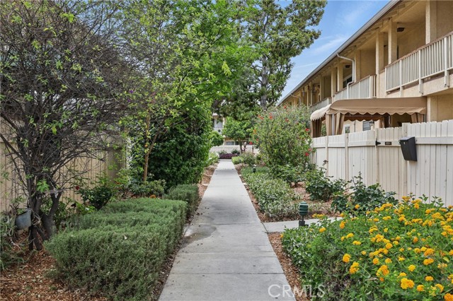 Detail Gallery Image 35 of 47 For 8121 Canby Ave #4,  Reseda,  CA 91335 - 3 Beds | 3 Baths
