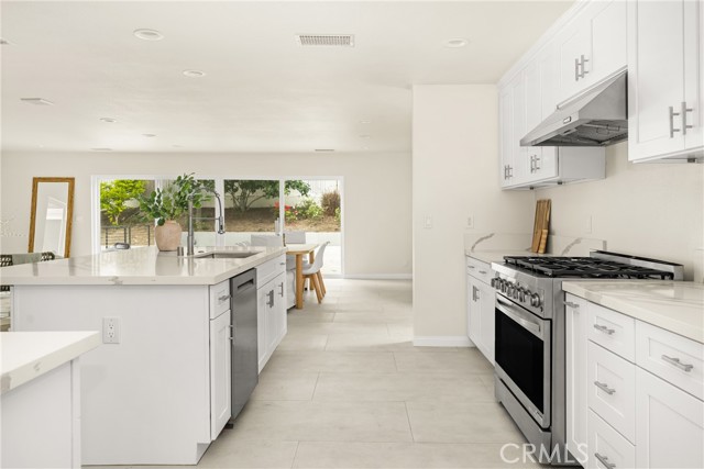 19201 Barrett Lane, North Tustin CA: https://media.crmls.org/medias/091ec86b-fc47-4b03-a37e-17c662b96fee.jpg