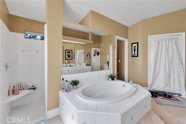 12958 Ranchero Road, Oak Hills CA: https://media.crmls.org/medias/091f3e7d-f126-439b-ab44-105800fba27b.jpg