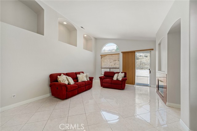 1931 Madera Circle, Corona CA: https://media.crmls.org/medias/091f4517-d87f-4609-b87b-6c569c10e261.jpg
