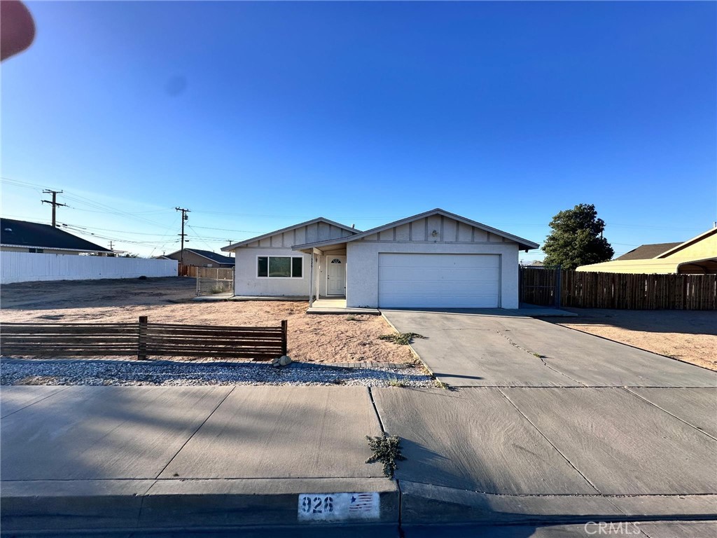 926 W Dolphin Avenue
