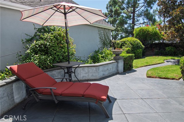Detail Gallery Image 4 of 44 For 21161 Cedar Ln, Mission Viejo,  CA 92691 - 4 Beds | 2/1 Baths
