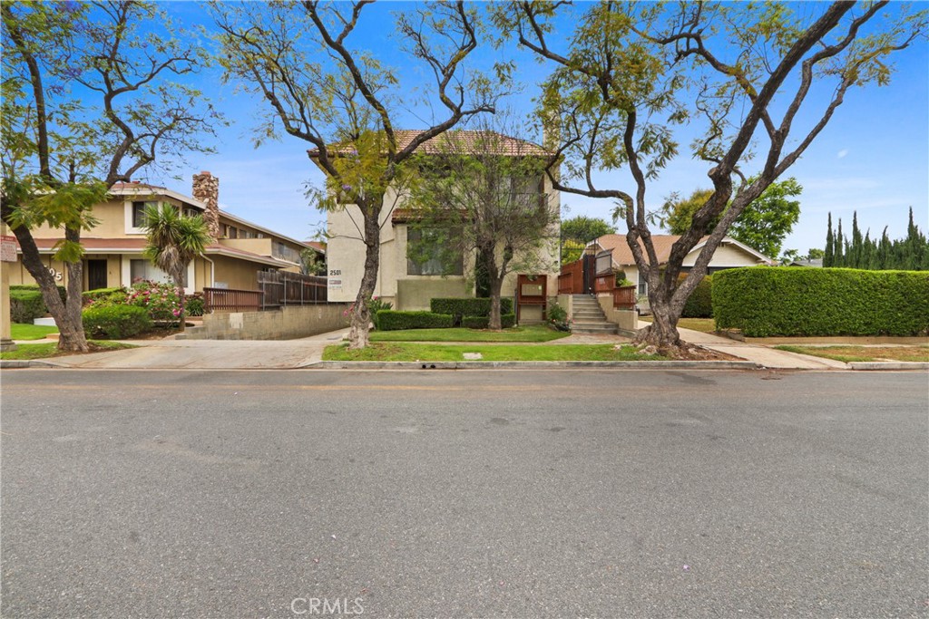 2501 W Grand Avenue #1